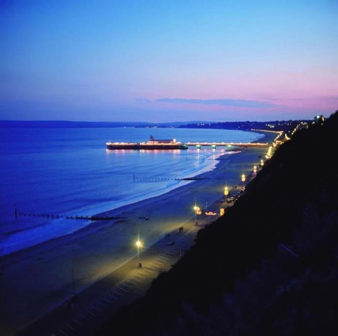 Bournecoast - Stylish Flat With Balcony - Sea Glimpses - 10 Min Walk To Beach - Parking - Wifi - Fm8405 Борнмут Экстерьер фото