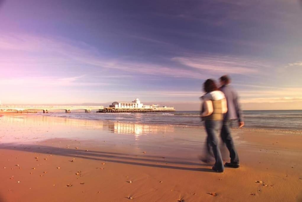 Bournecoast - Stylish Flat With Balcony - Sea Glimpses - 10 Min Walk To Beach - Parking - Wifi - Fm8405 Борнмут Экстерьер фото