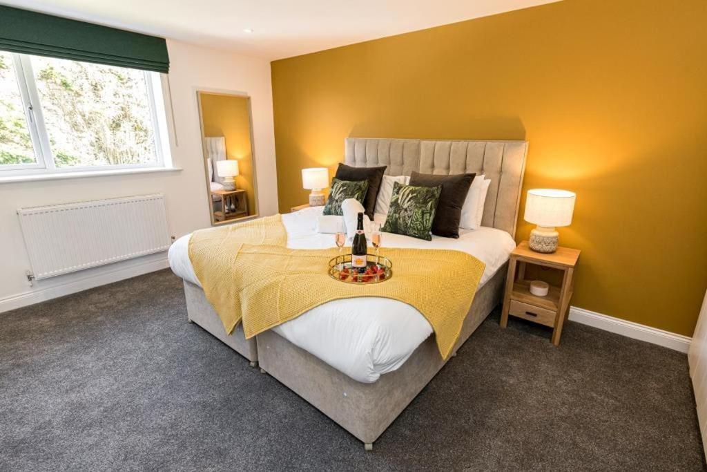 Bournecoast - Stylish Flat With Balcony - Sea Glimpses - 10 Min Walk To Beach - Parking - Wifi - Fm8405 Борнмут Экстерьер фото